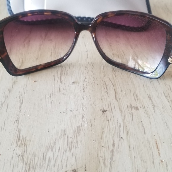Marc Jacobs Accessories - Womens authentic Marc Jacobs Sunglasses Marc Jacobs Accessories - Womens authentic Marc Jacobs Sunglasses